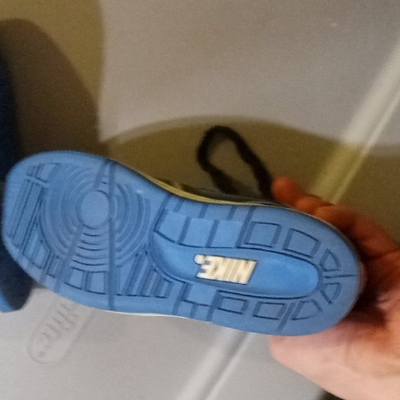 Girls Nike high tops 12C - Picture 2 of 2